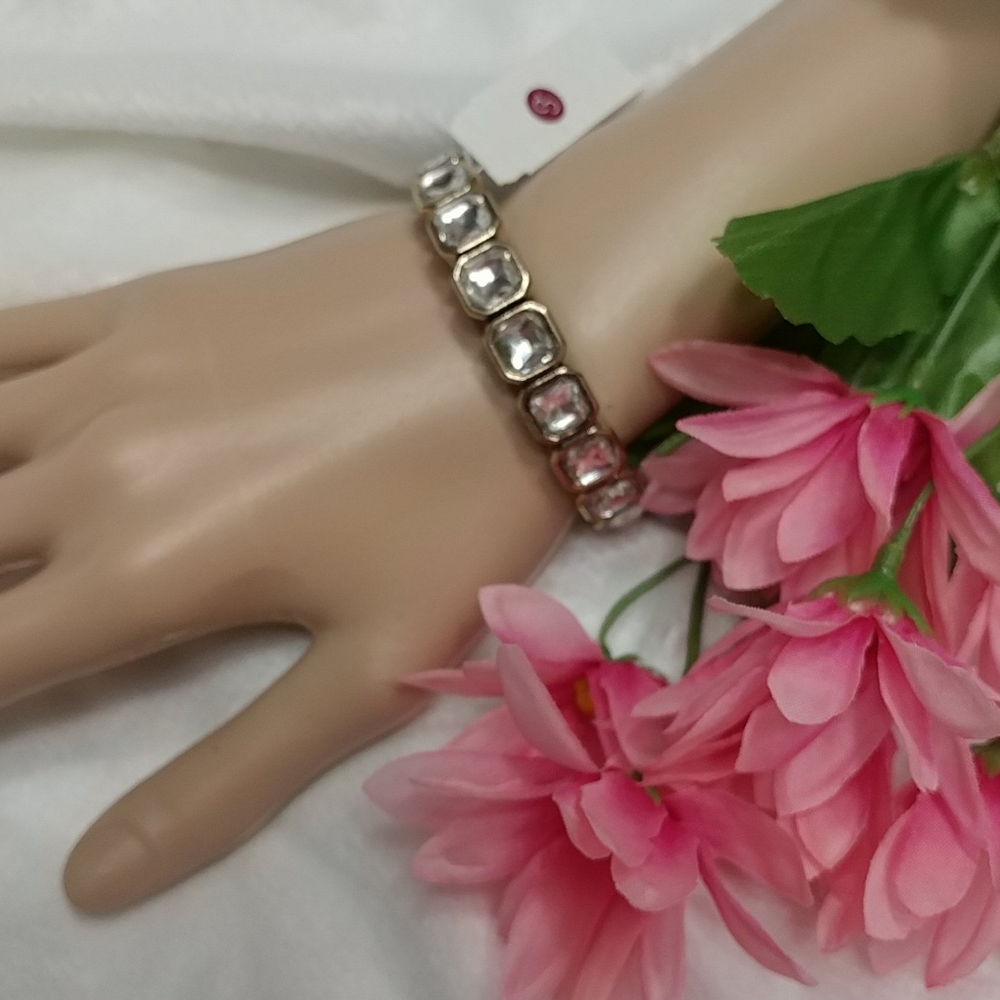 DRESSBARN  Rhinestone Bracelet Magnetic Closure NWT